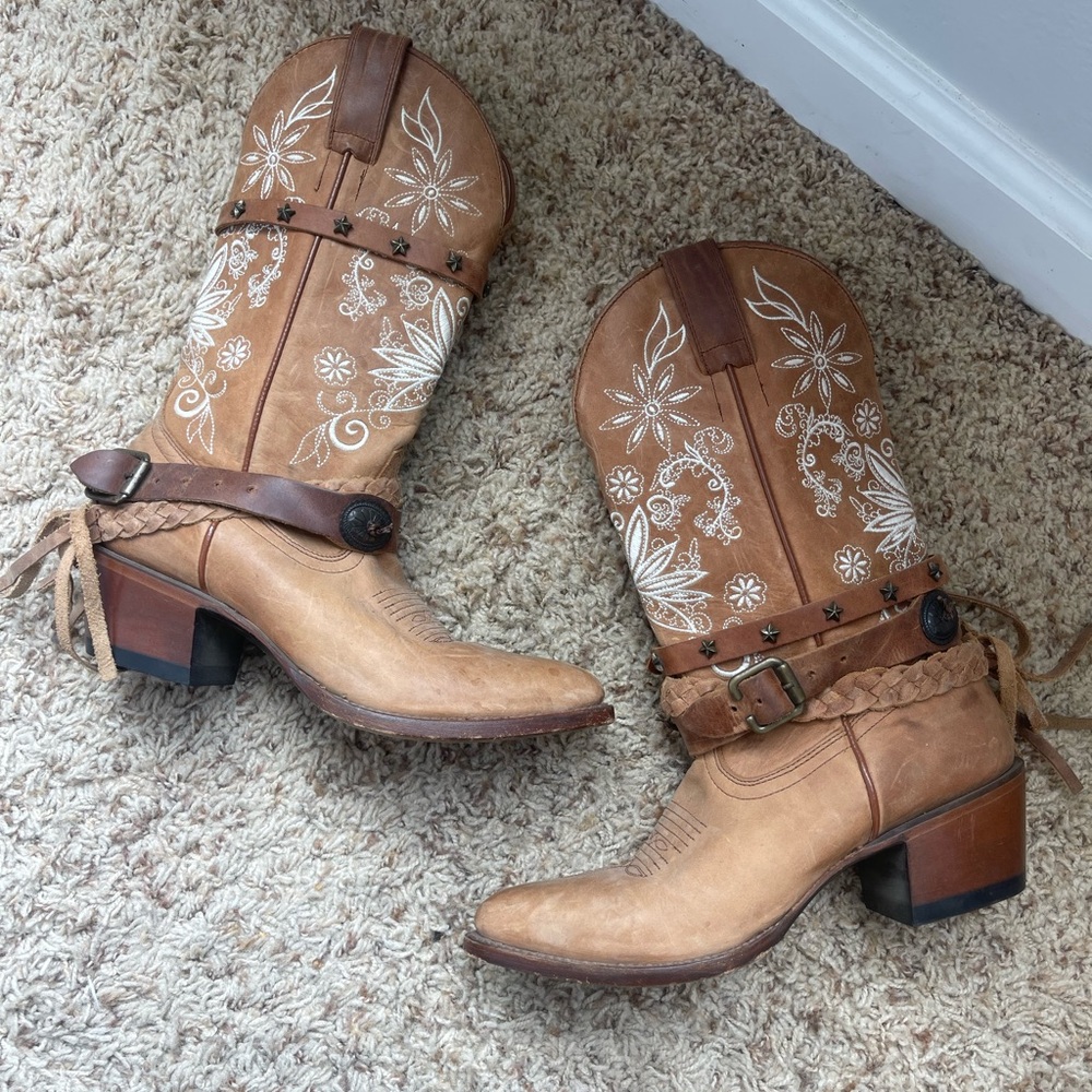 Shyanne Tan Floral Embroidered Heeled Western Boots